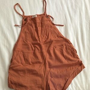 Billabong shorts romper rust color